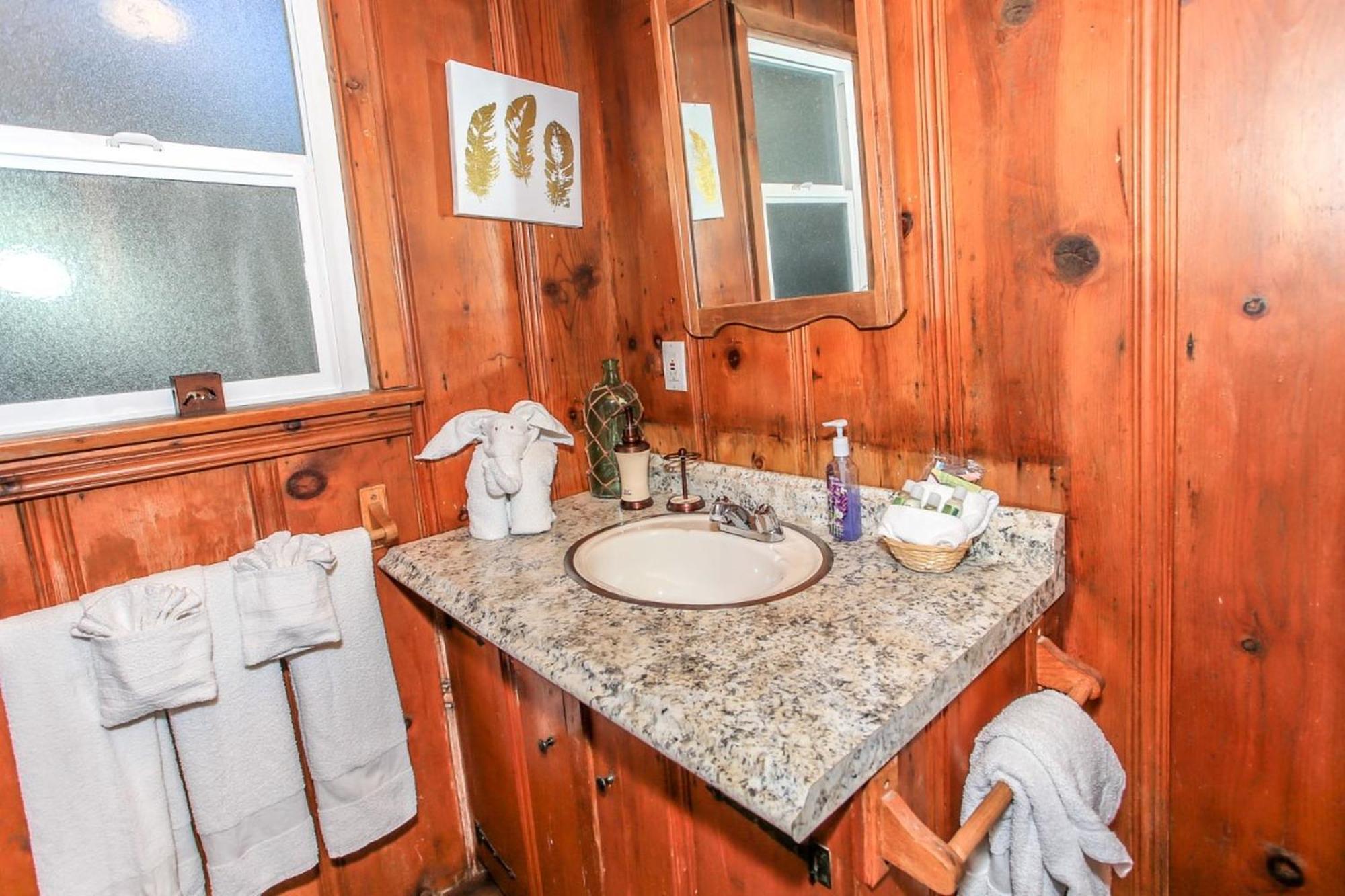 Snow Bunny Lodge - Perfect Big Bear Getaway! Deck With A New Hot Tub And Charcoal Barbecue! Big Bear Lake Exterior foto