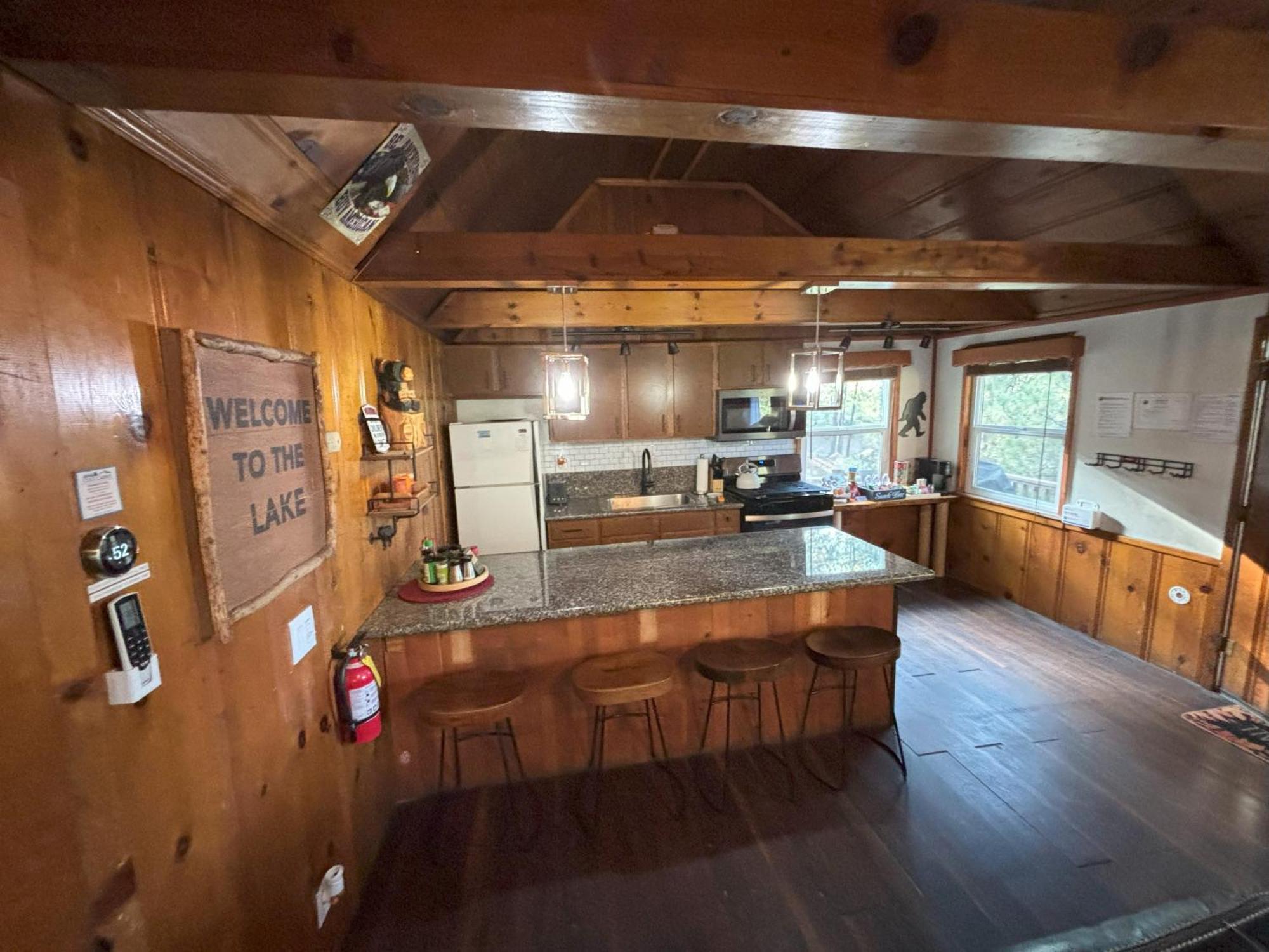 Snow Bunny Lodge - Perfect Big Bear Getaway! Deck With A New Hot Tub And Charcoal Barbecue! Big Bear Lake Exterior foto