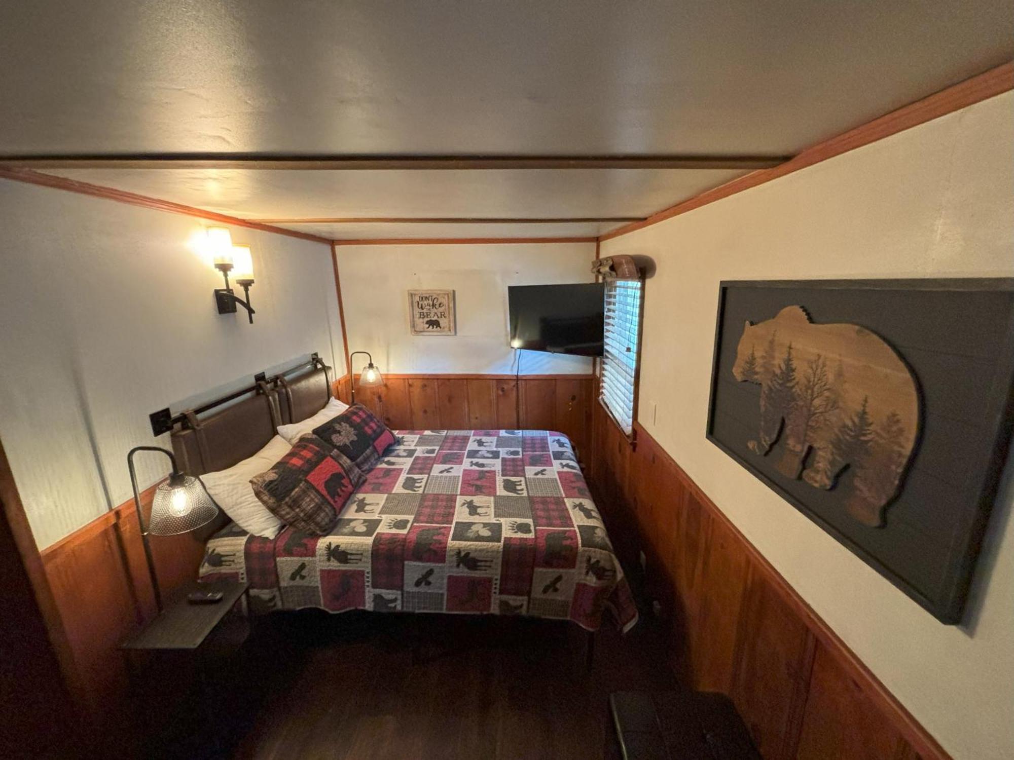 Snow Bunny Lodge - Perfect Big Bear Getaway! Deck With A New Hot Tub And Charcoal Barbecue! Big Bear Lake Exterior foto