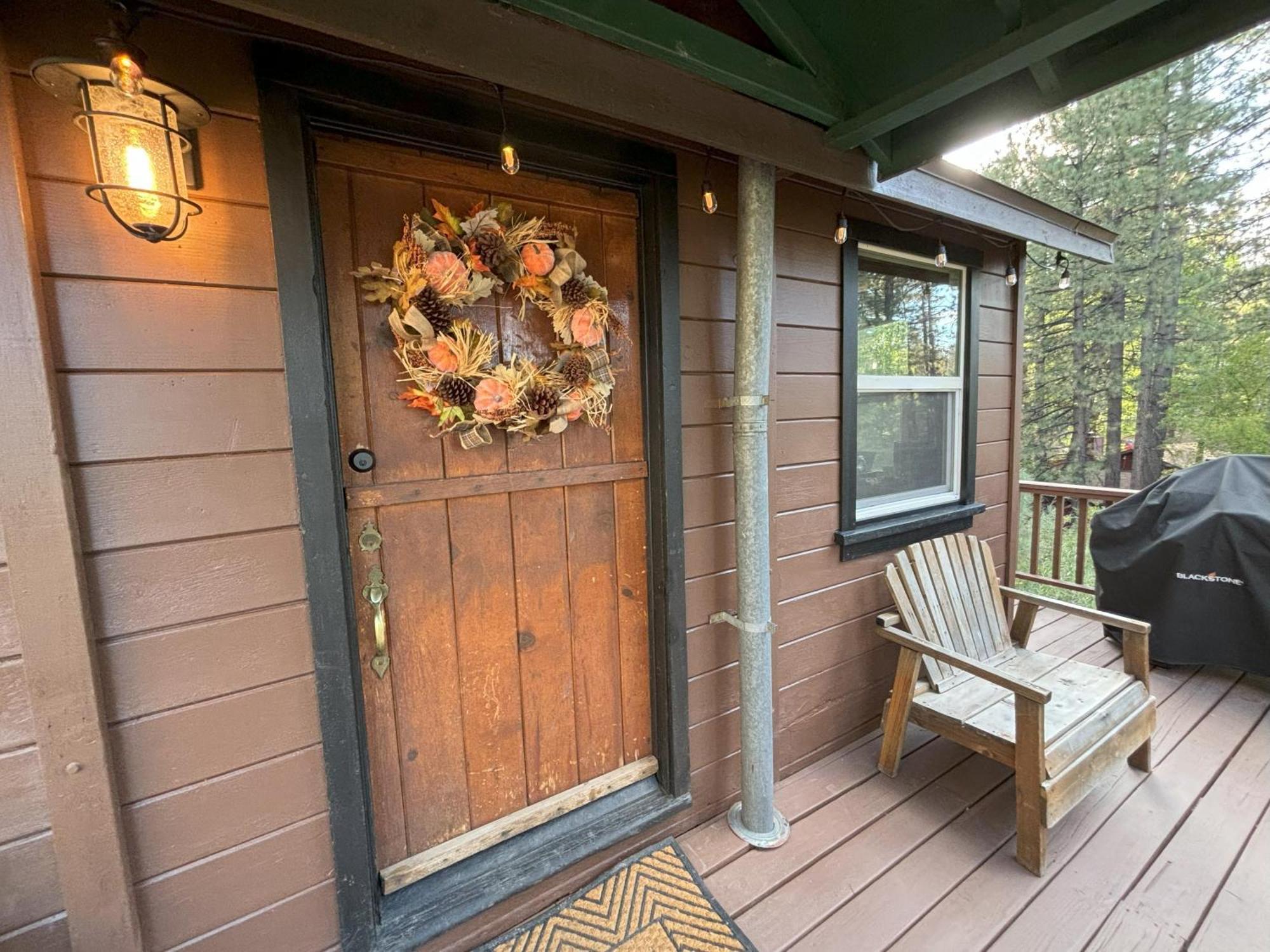 Snow Bunny Lodge - Perfect Big Bear Getaway! Deck With A New Hot Tub And Charcoal Barbecue! Big Bear Lake Exterior foto
